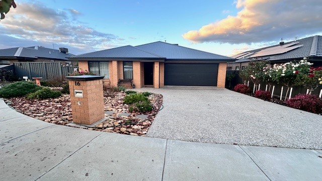 Property: 16 Central Court, Maryborough, VIC, 3465 photo-12
