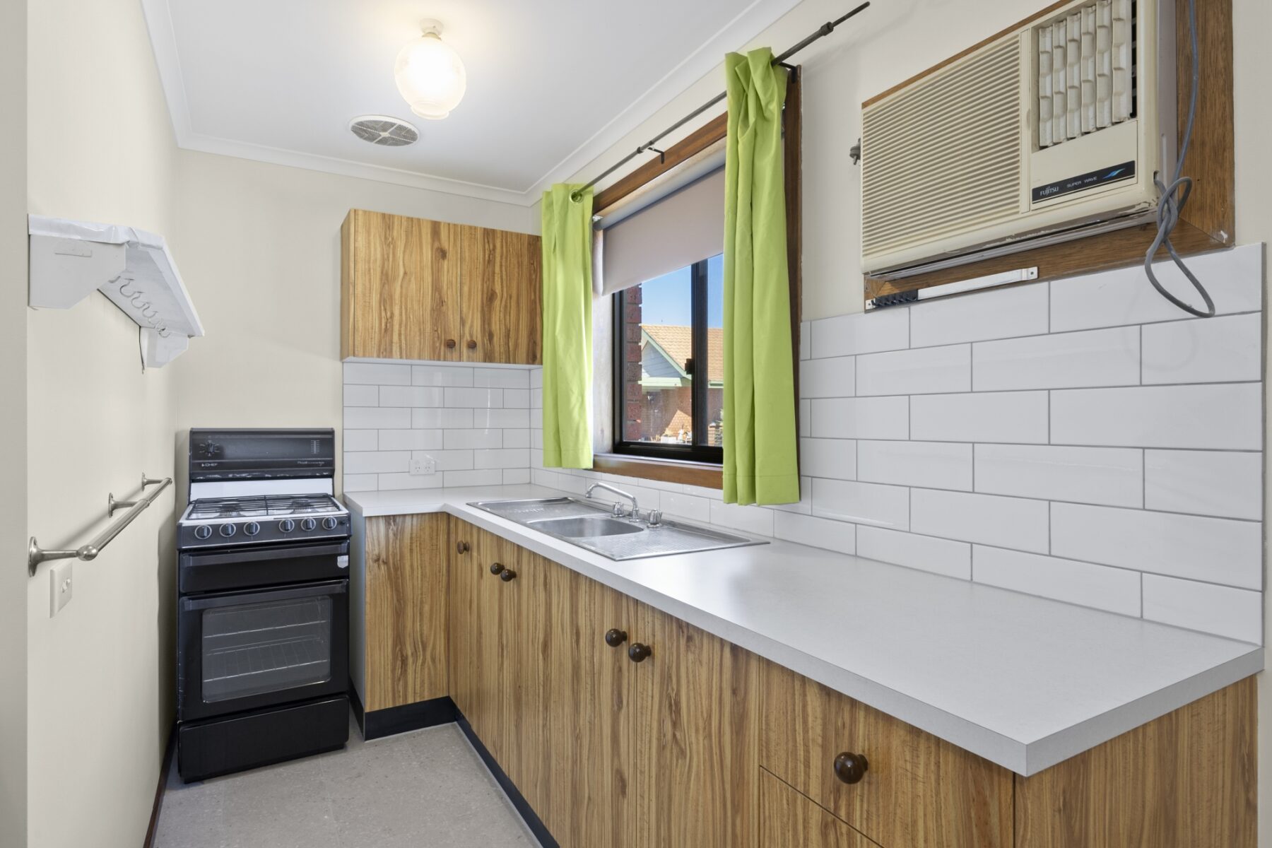 Property: 1/4 Ormond Avenue, Maryborough, VIC, 3465 photo-2