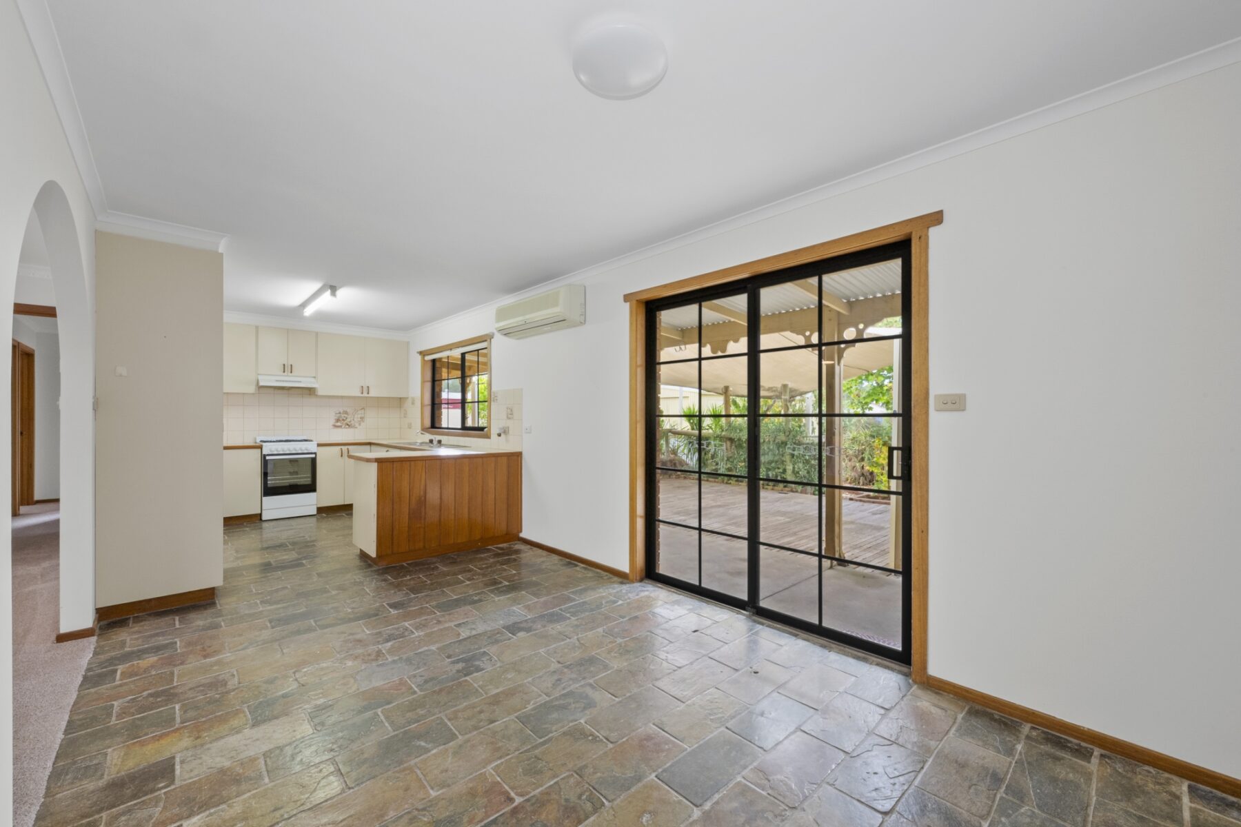 Property: 18 Hall Street, Carisbrook, VIC, 3464 photo-9