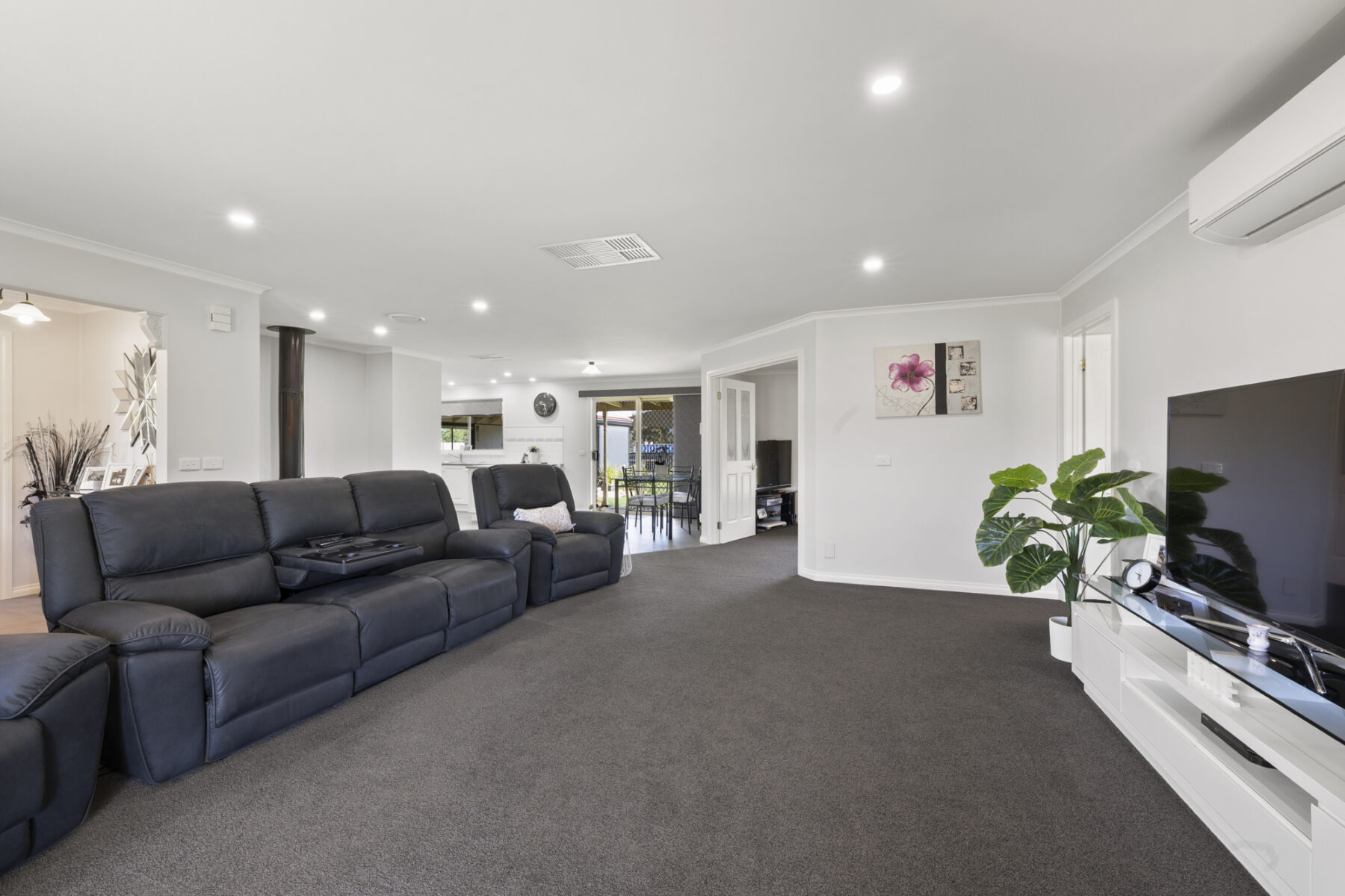 Property: 10 Massimo Court, Maryborough, VIC, 3465 photo-2