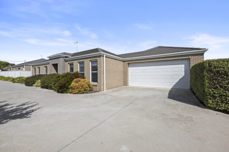 2/11 Higham Street, Maryborough, VIC, 3465