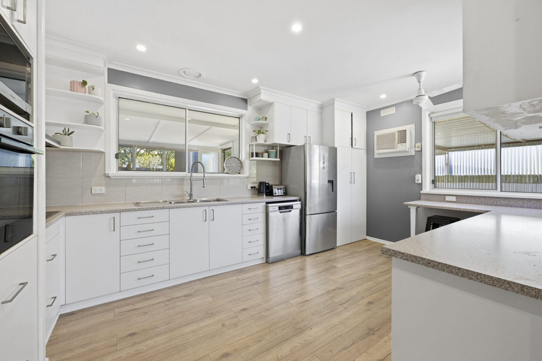 Property: 14 McCallum Street, Carisbrook, VIC, 3464 photo-4