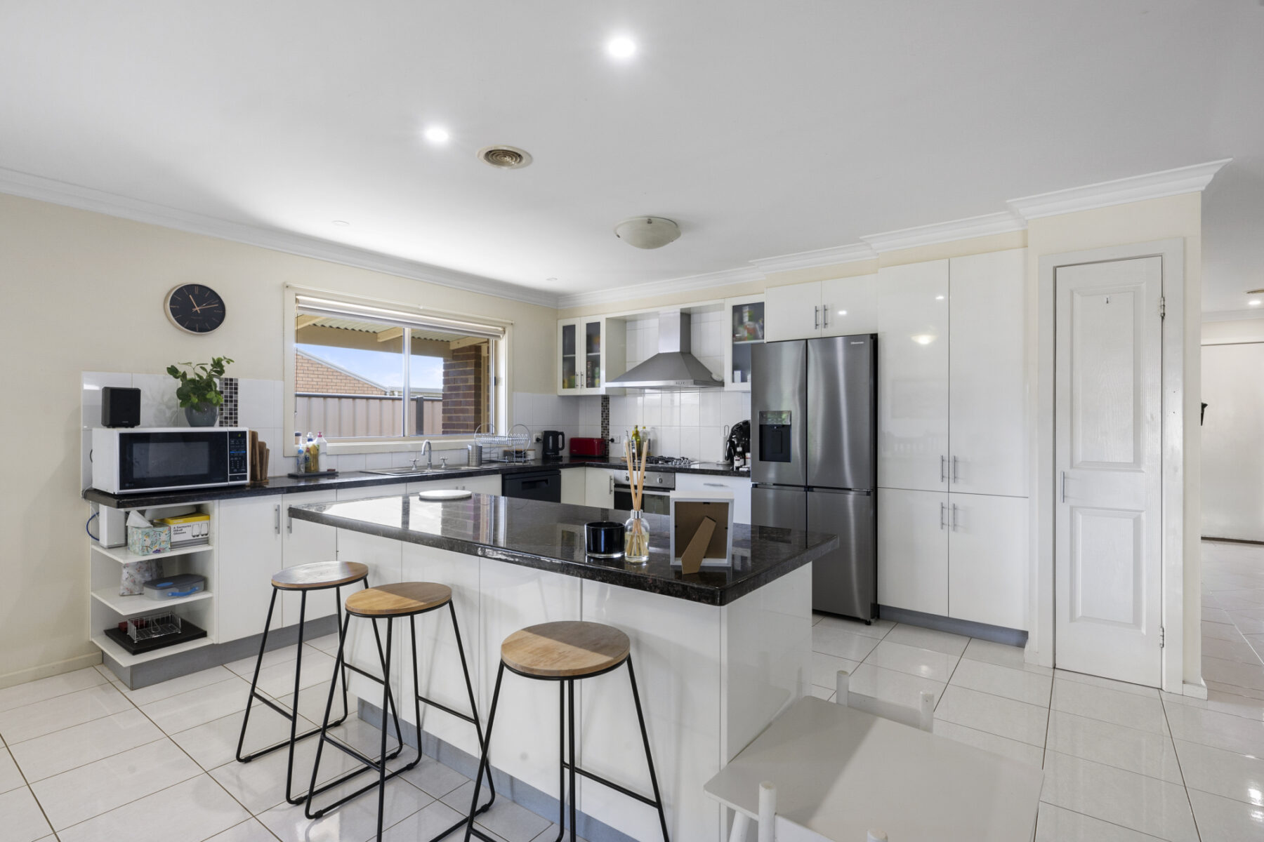 Property: 17 Smith Street, Carisbrook, VIC, 3464 photo-1