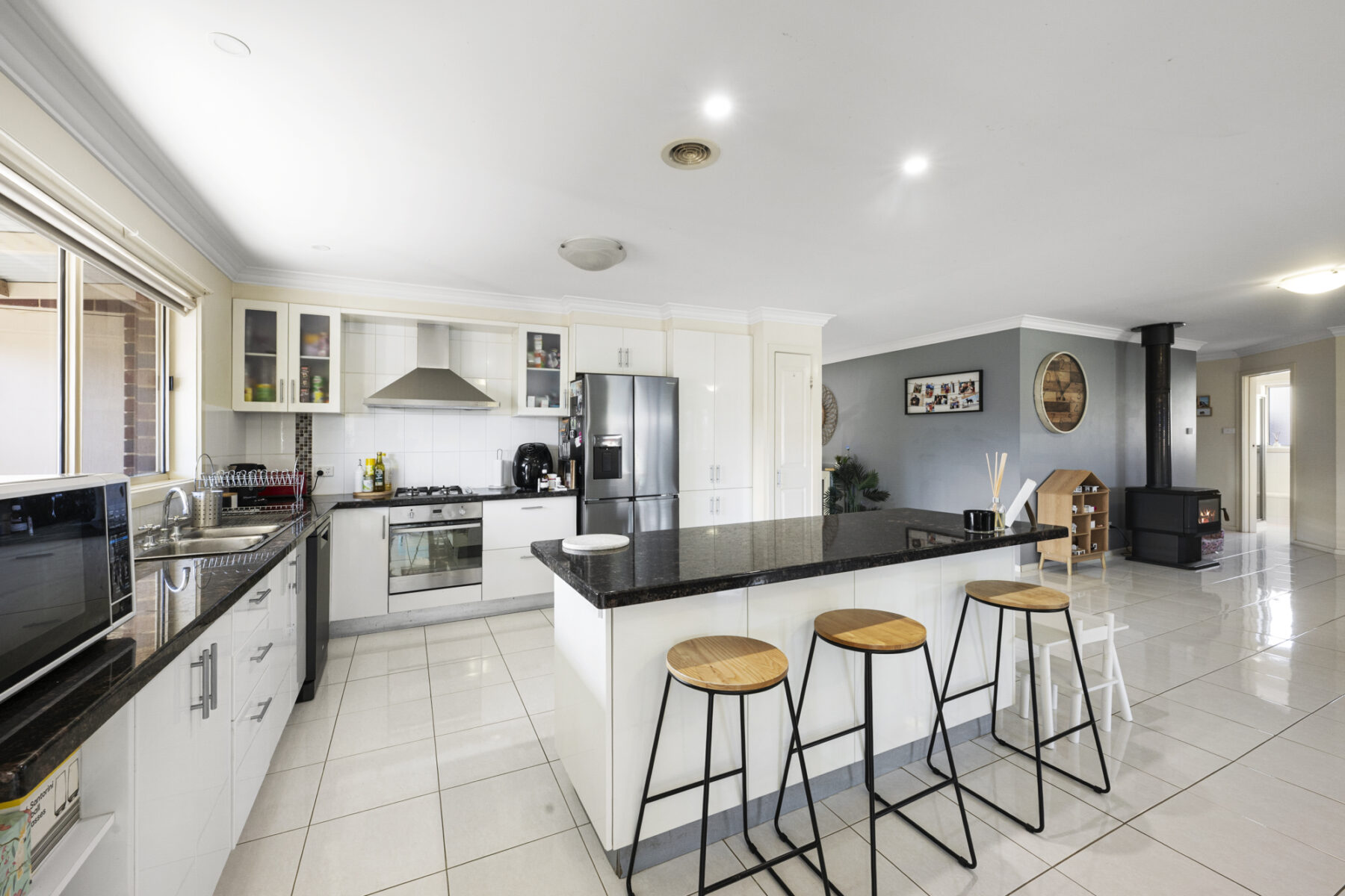 Property: 17 Smith Street, Carisbrook, VIC, 3464 photo-2