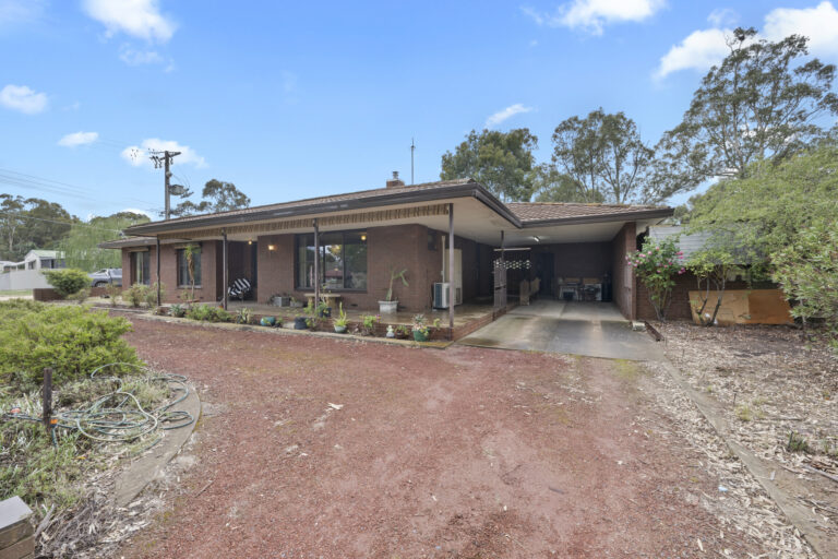 10 High Street, Avoca, VIC, 3467