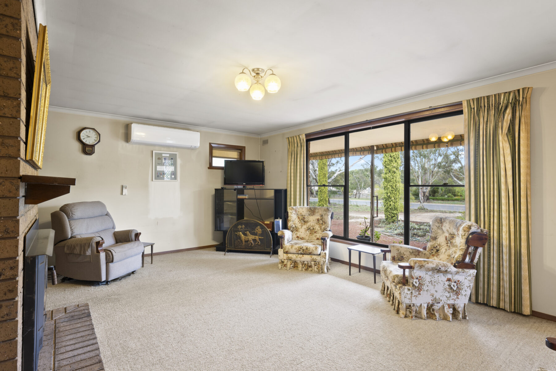 Property: 10 High Street, Avoca, VIC, 3467 photo-2